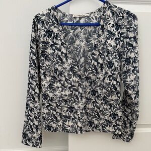 Cinched back v neck long sleeve Abercrombie top